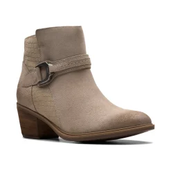 Clarks Neva Buckle-Women Wide | Standard
