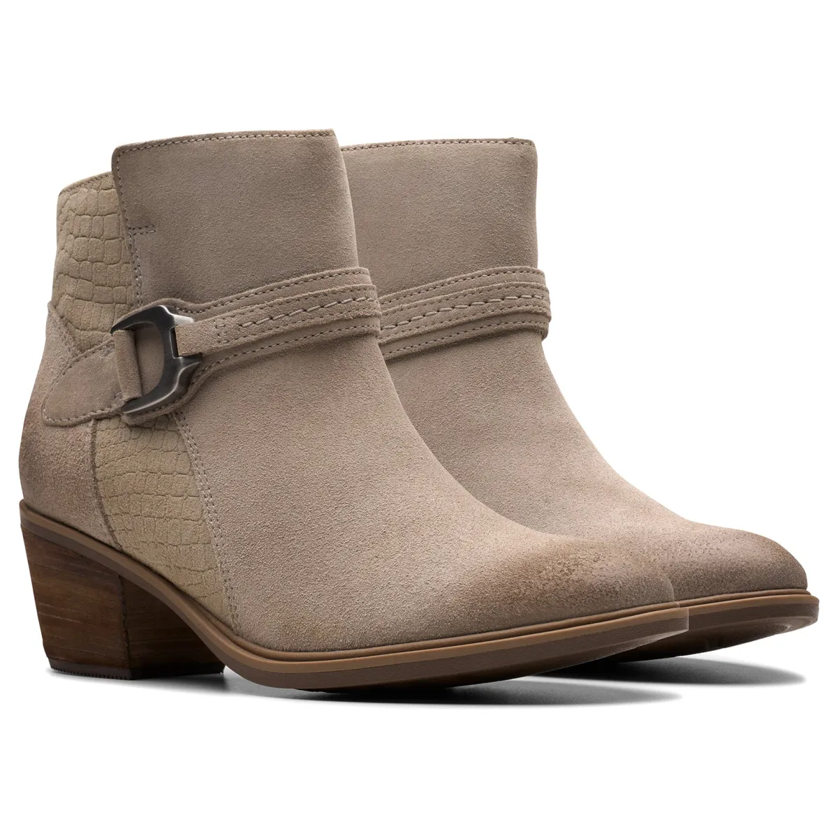 Clarks Neva Buckle-Women Wide | Standard