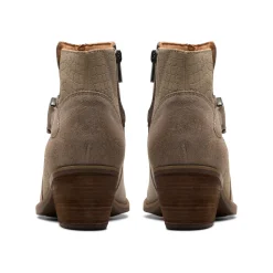 Clarks Neva Buckle-Women Wide | Standard