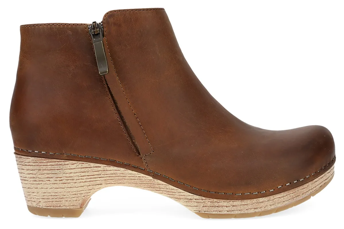 Dansko Lizanne-Women Standard | Education