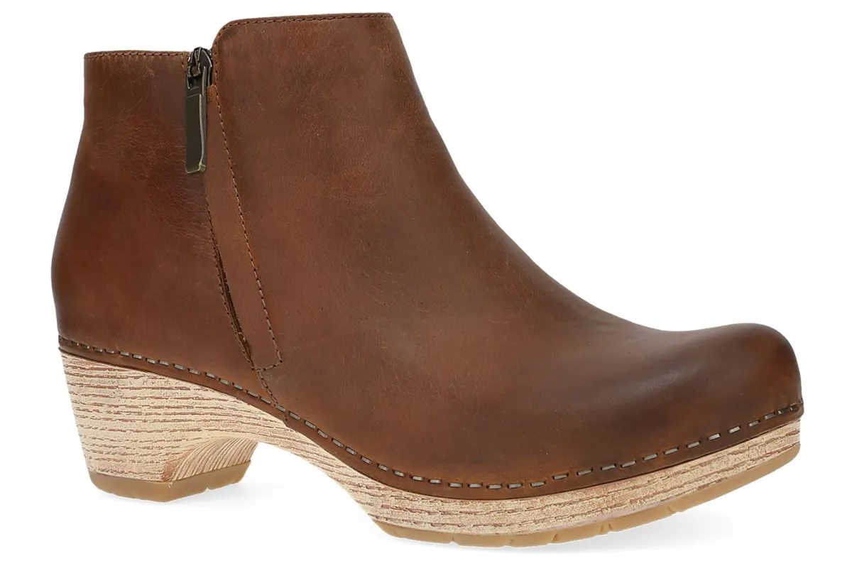 Dansko Lizanne-Women Standard | Education