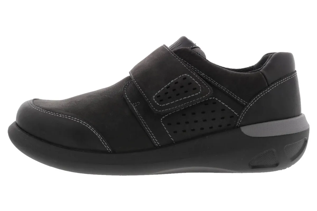 Drew Shoes Marshall- Service | Education