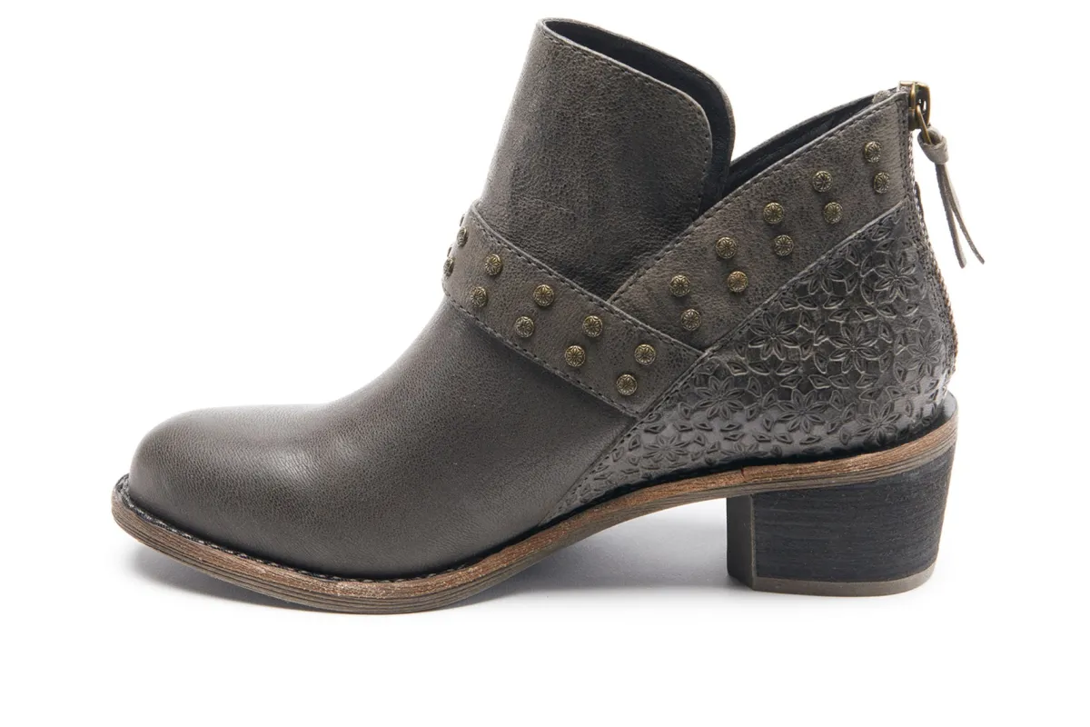 Halsa Footwear Melania-Women Standard | Wide