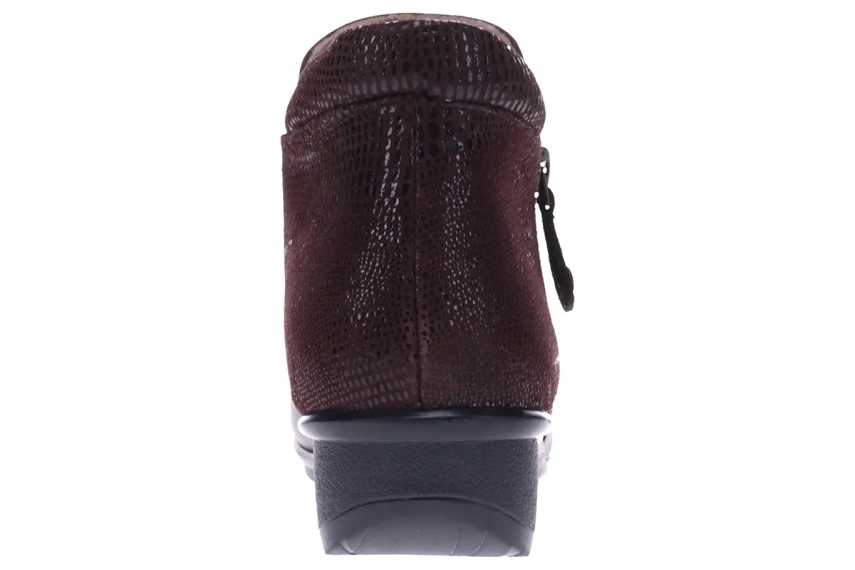 Revere Damascus-Women Standard | Wide