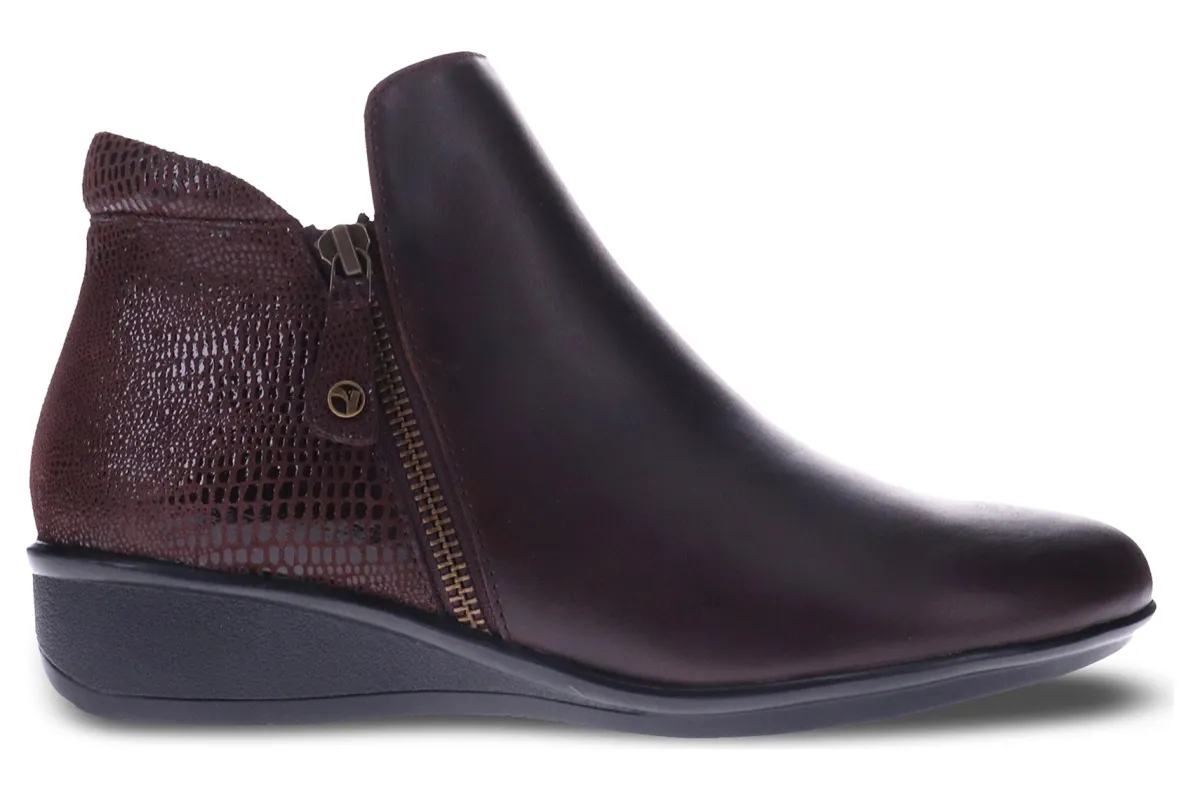 Revere Damascus-Women Standard | Wide