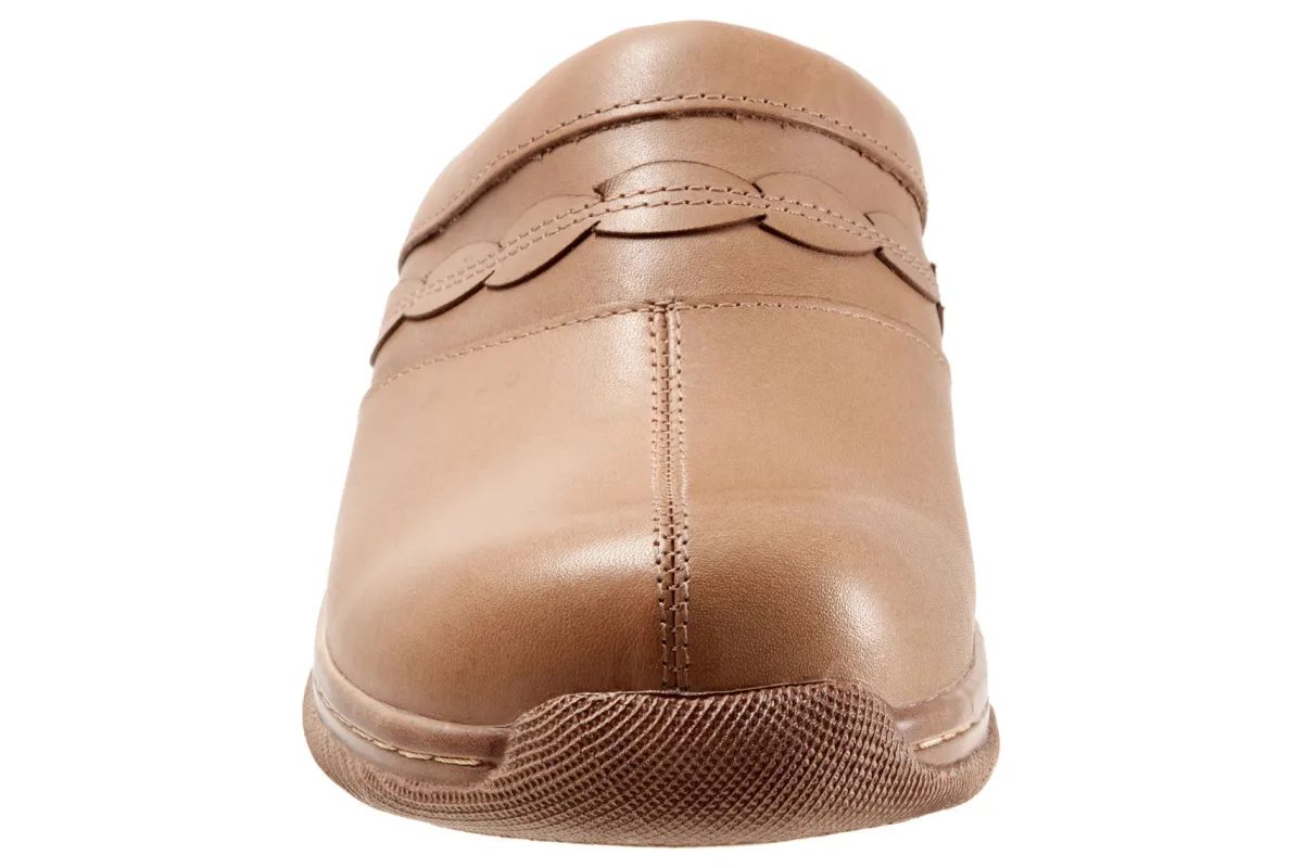 Softwalk Amber-Women Wide | Clogs