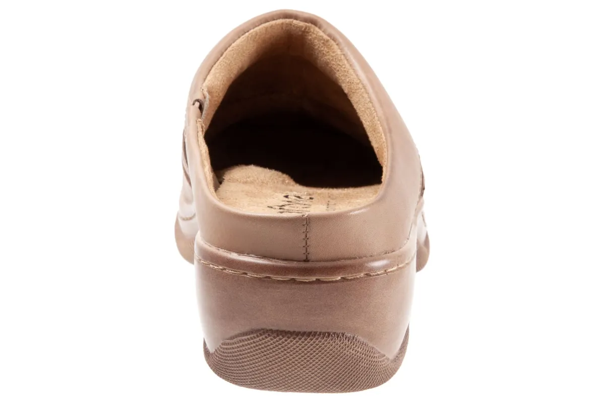 Softwalk Amber-Women Wide | Clogs