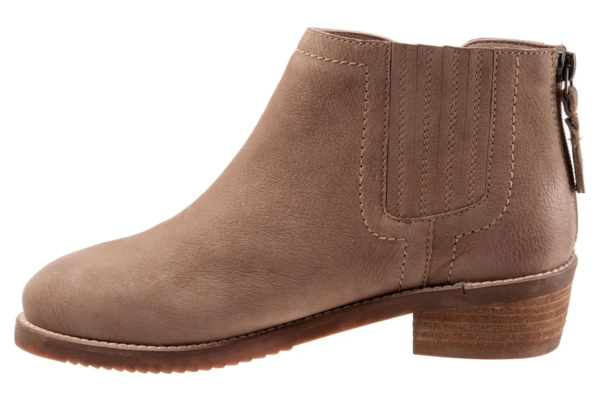 Softwalk Ramona-Women Wide | Narrow