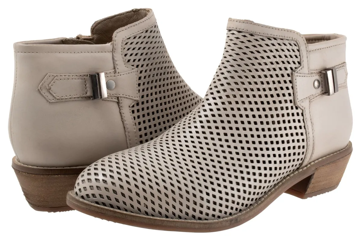 Softwalk Rimini Perf-Women Narrow | Boots