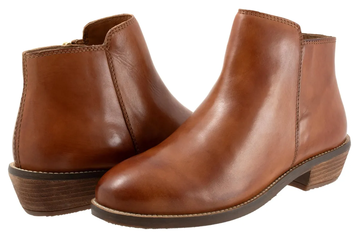 Softwalk Rocklin 2.0-Women Wide | Standard