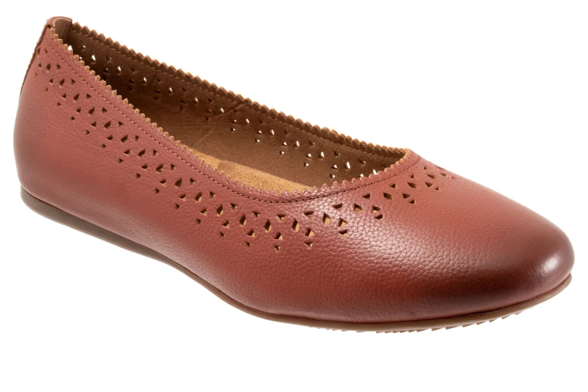 Softwalk Selma-Women Standard | Wide
