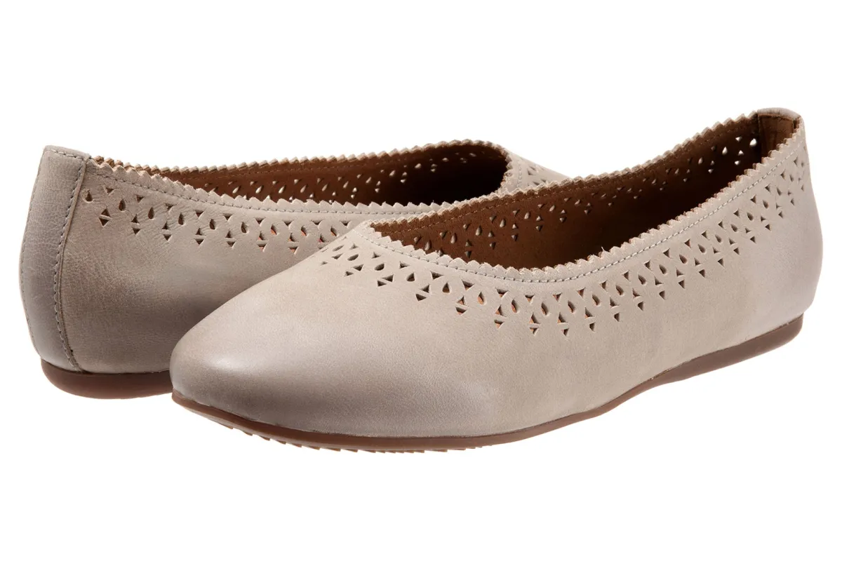 Softwalk Selma-Women Standard | Wide