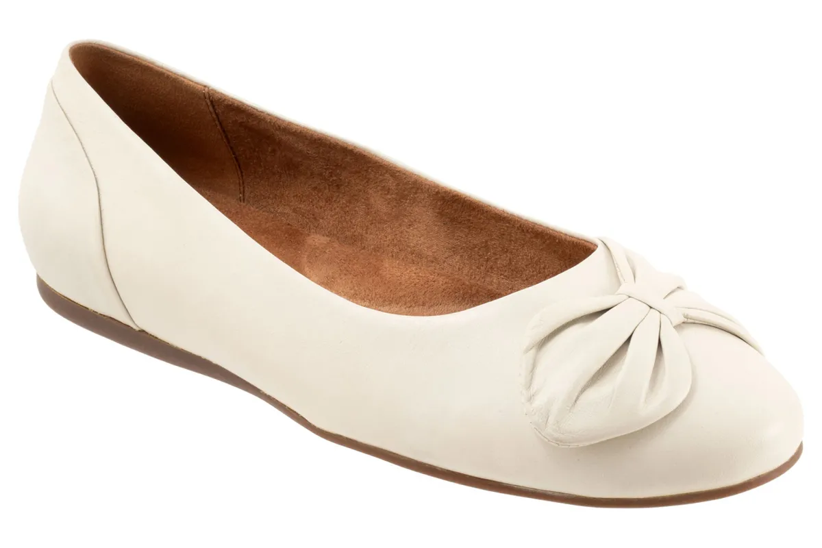 Softwalk Sofia-Women Wide | Standard