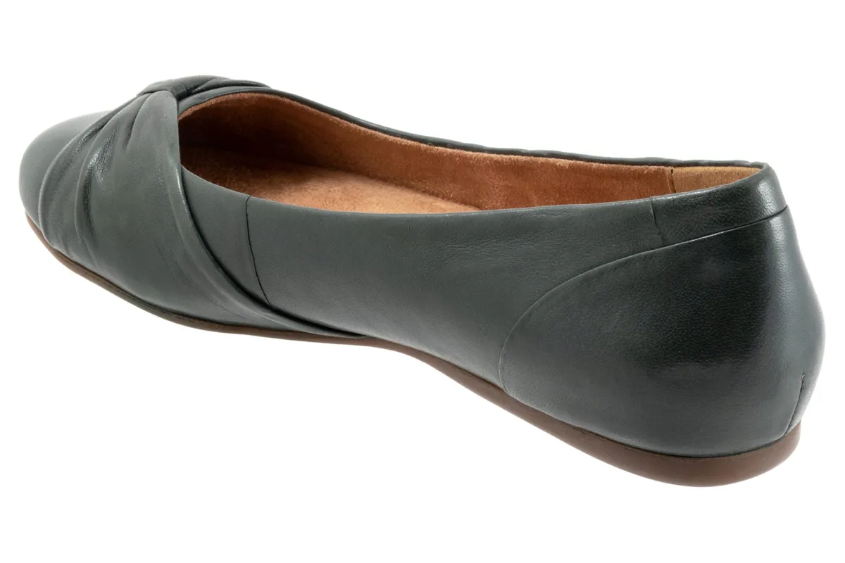 Softwalk Sofia-Women Wide | Standard