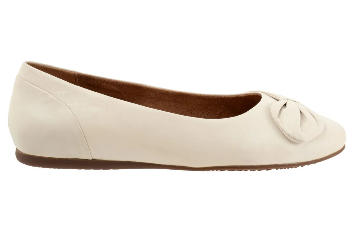 Softwalk Sofia-Women Wide | Standard