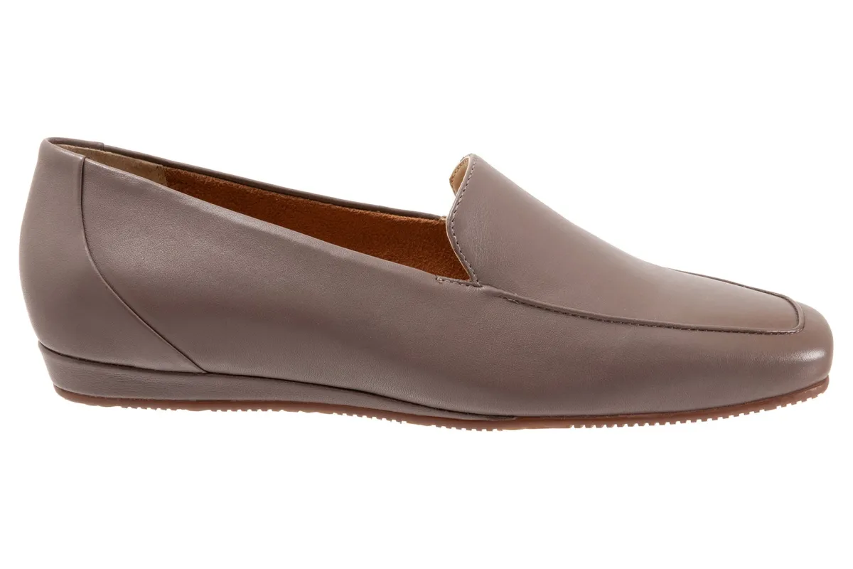 Softwalk Vista-Women Standard | Wide