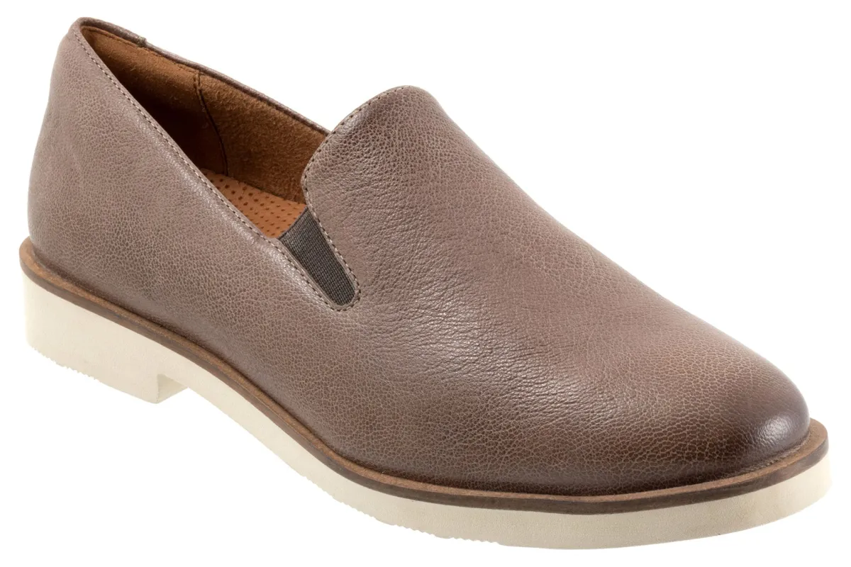 Softwalk Whistle II-Women Standard | Wide