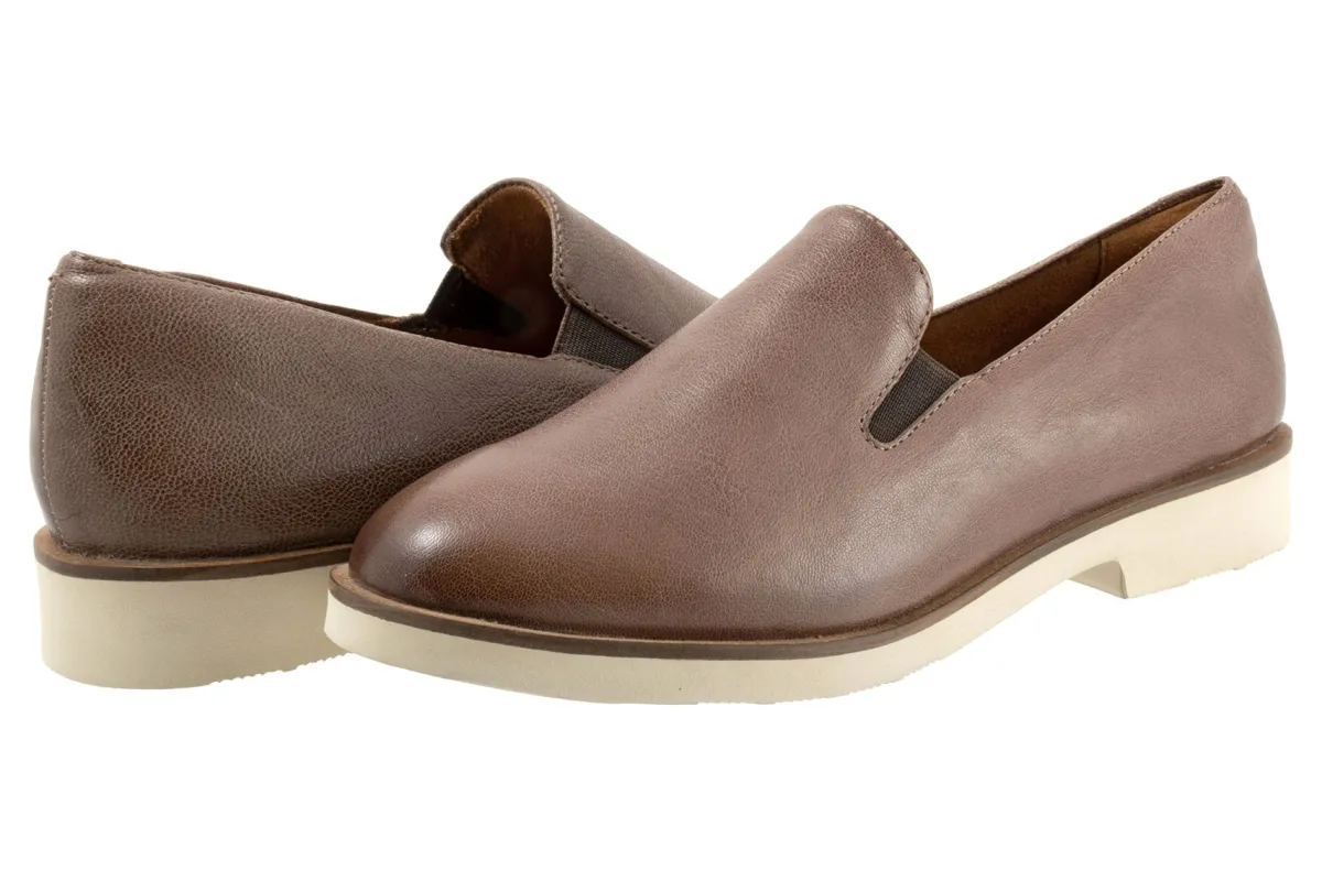 Softwalk Whistle II-Women Standard | Wide