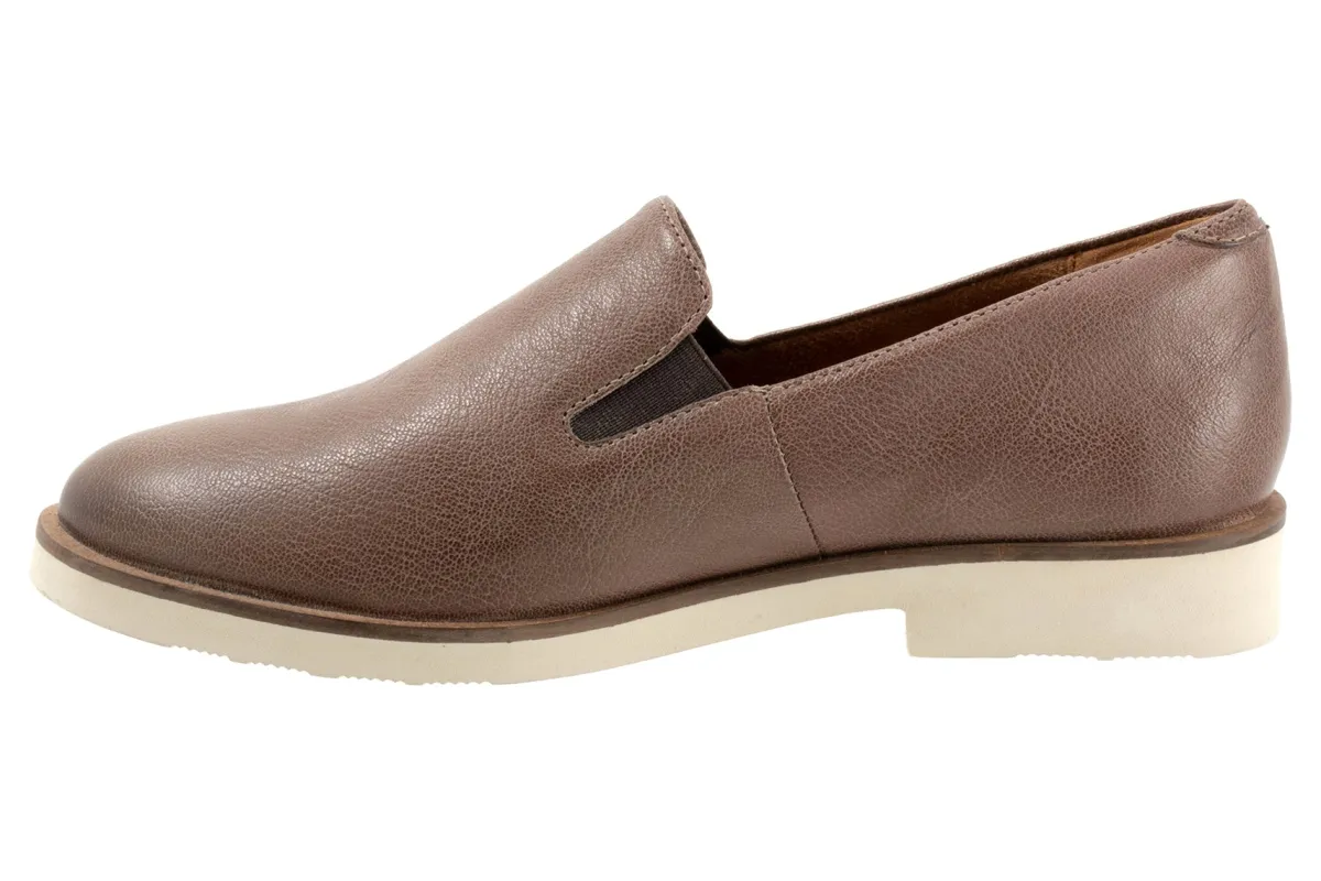 Softwalk Whistle II-Women Standard | Wide