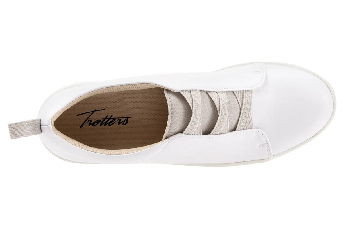 Trotters Avrille-Women Wide | Casual Shoes