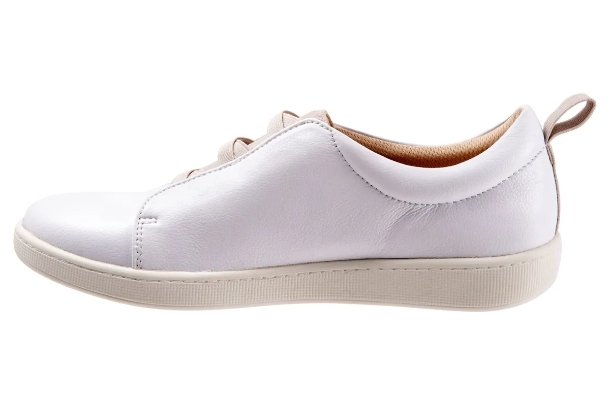 Trotters Avrille-Women Wide | Casual Shoes