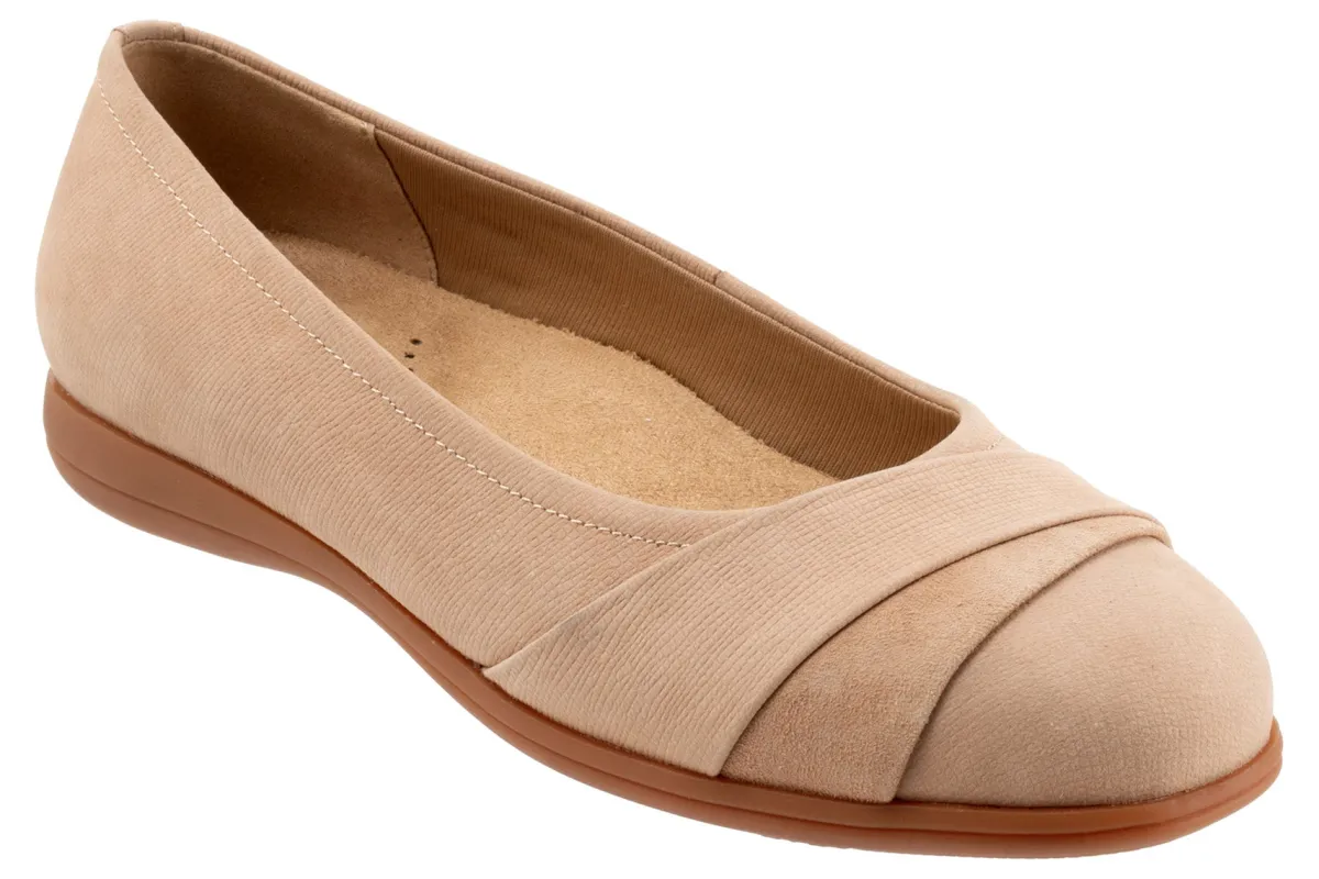 Trotters Danni-Women Standard | Wide