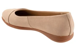Trotters Danni-Women Standard | Wide
