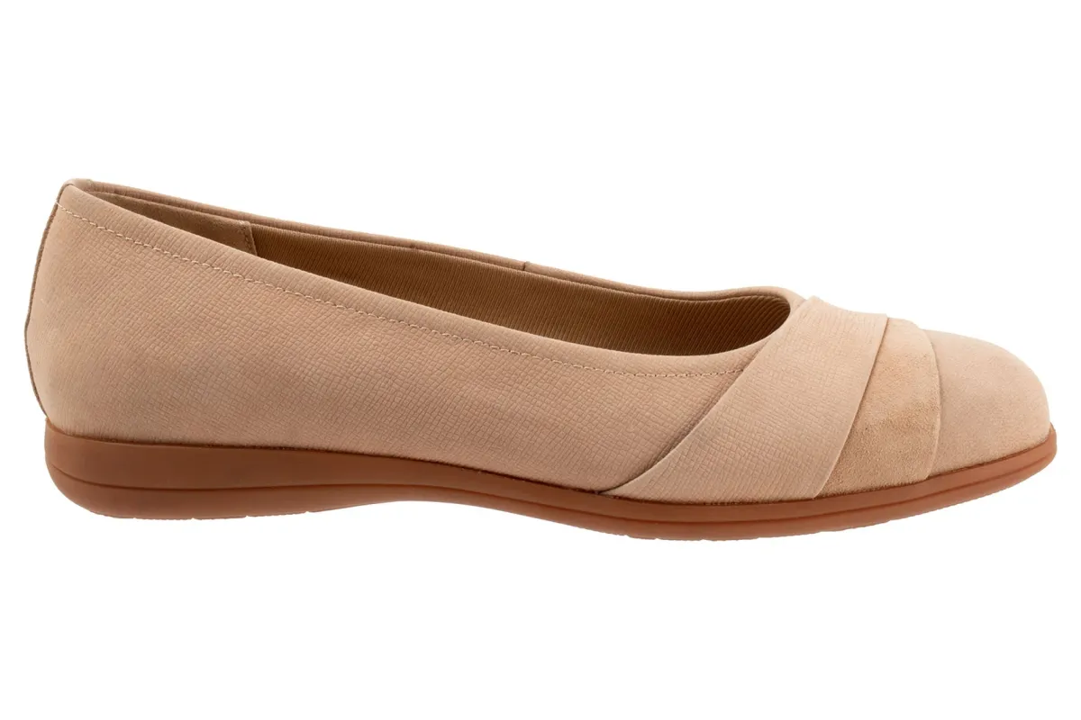 Trotters Danni-Women Standard | Wide