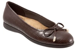 Trotters Dellis-Women Standard | Wide