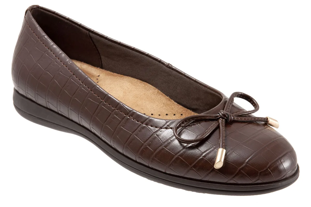 Trotters Dellis-Women Standard | Wide