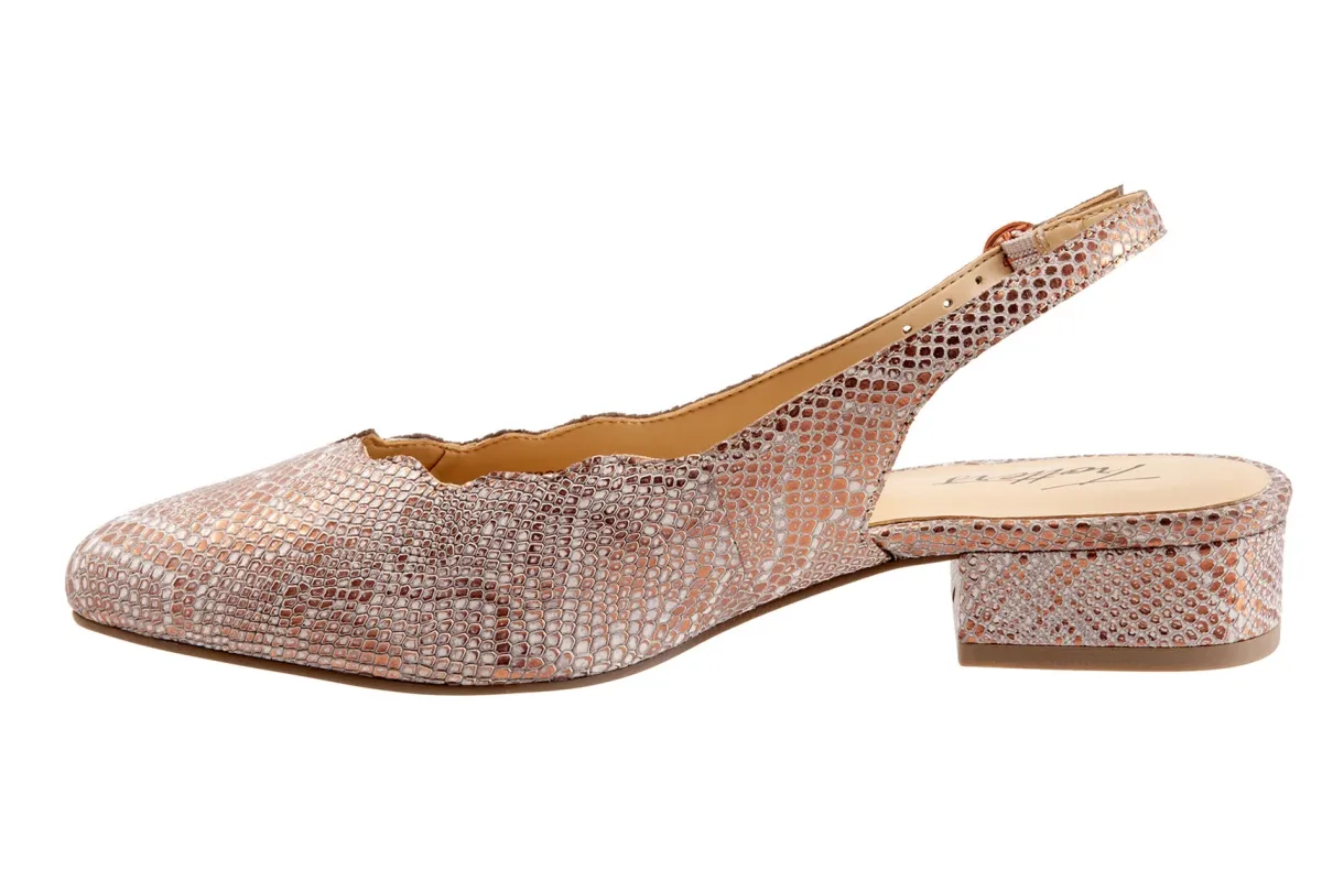 Trotters Joselyn-Women Standard | Wide
