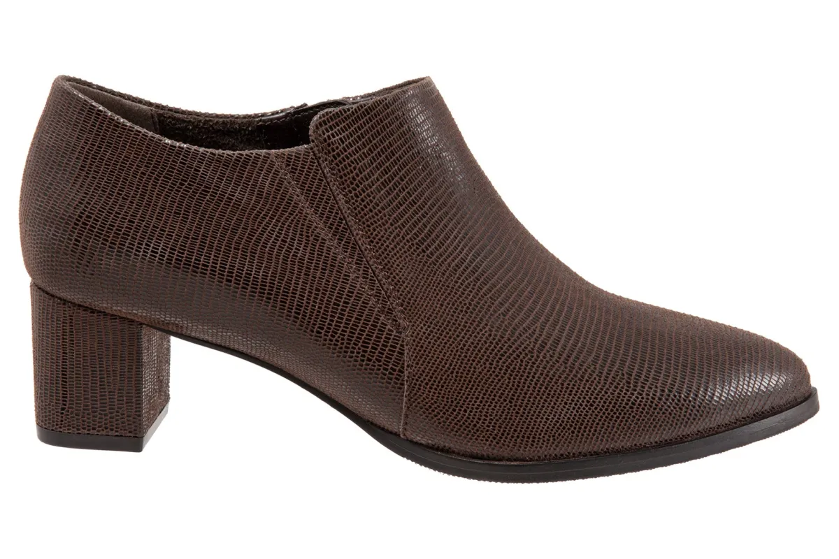 Trotters Keegan-Women Standard | Wide