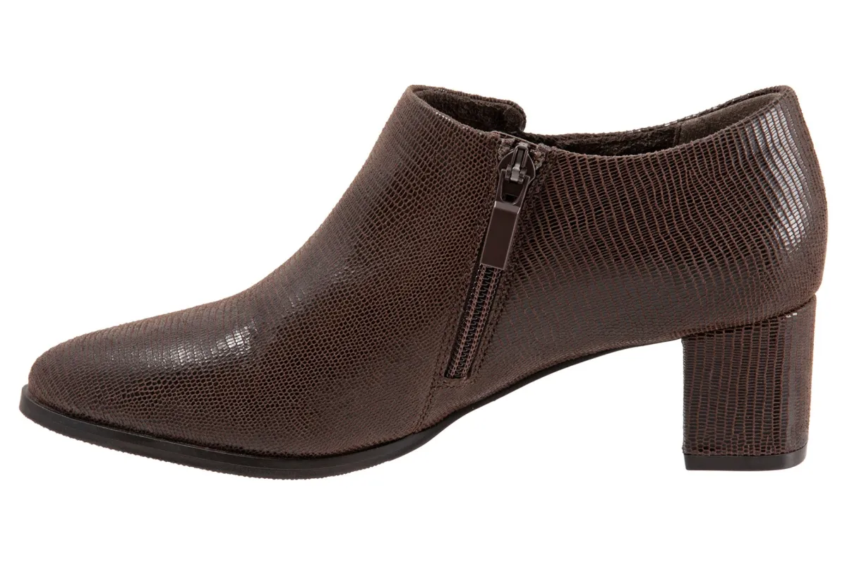 Trotters Keegan-Women Standard | Wide