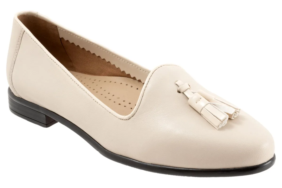 Trotters Liz Tassel-Women Wide | Narrow