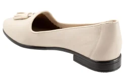 Trotters Liz Tassel-Women Wide | Narrow