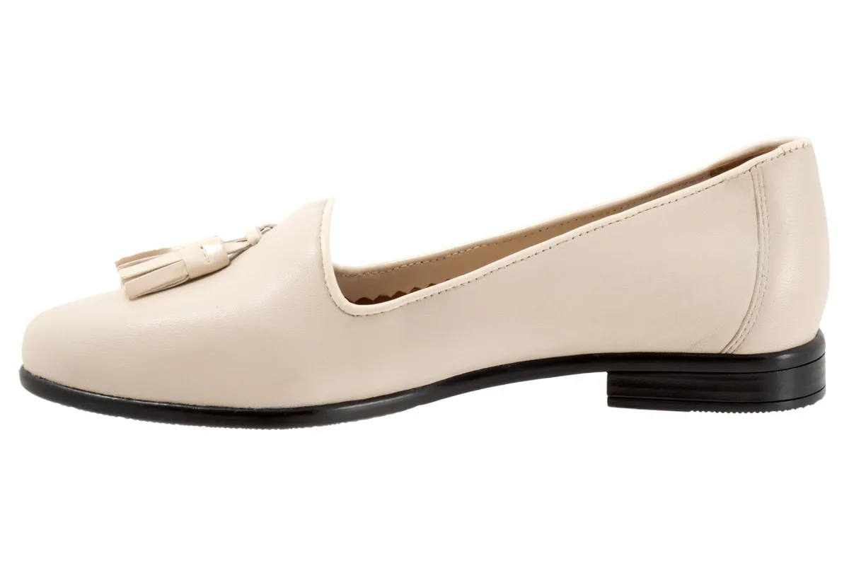 Trotters Liz Tassel-Women Wide | Narrow