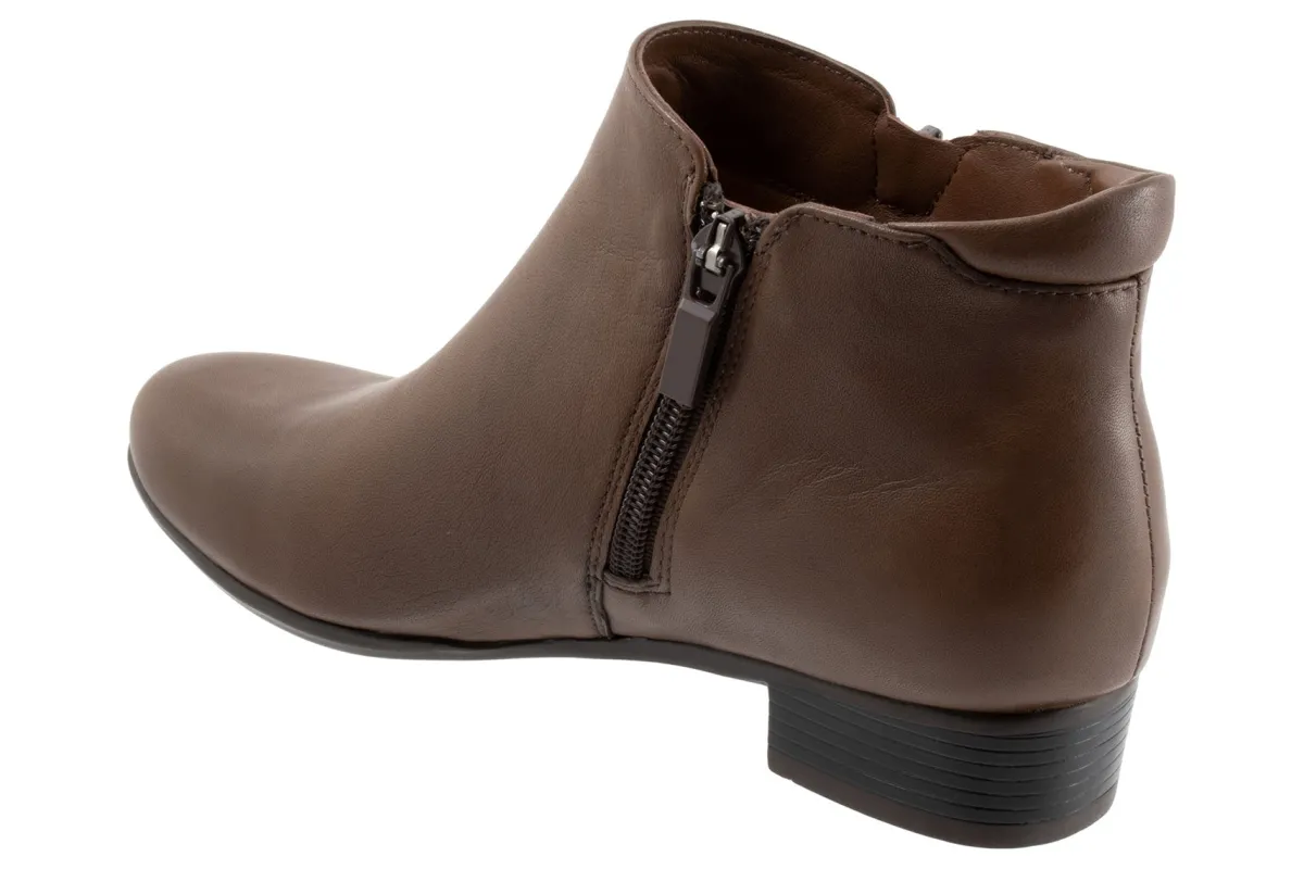 Trotters Major-Women Standard | Extra Wide