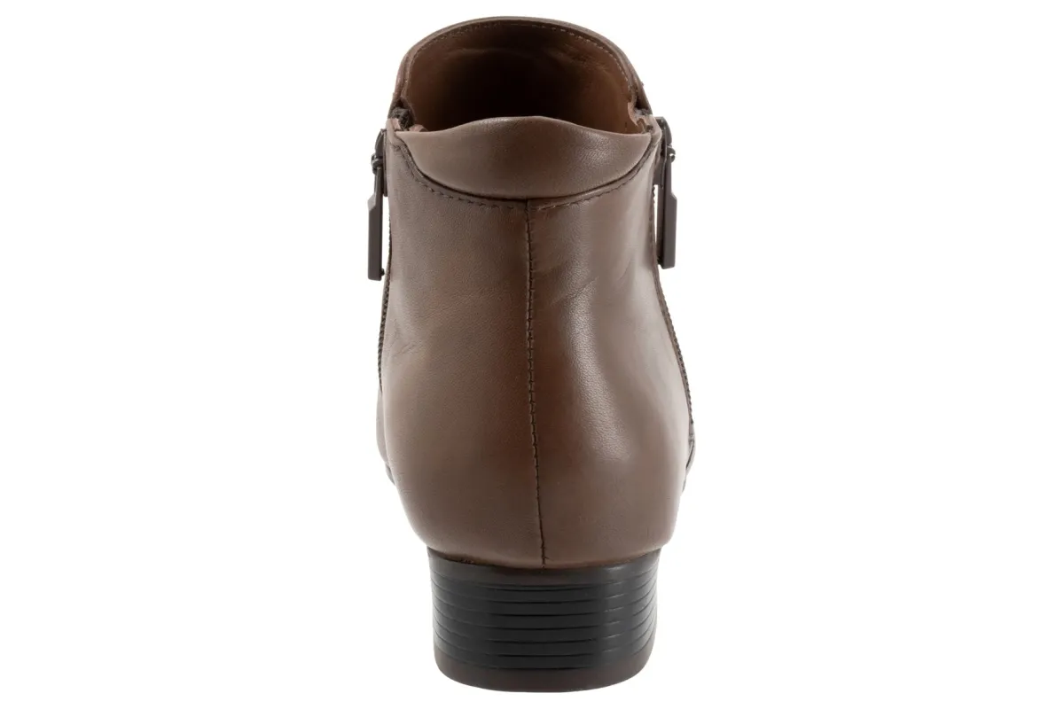 Trotters Major-Women Standard | Extra Wide