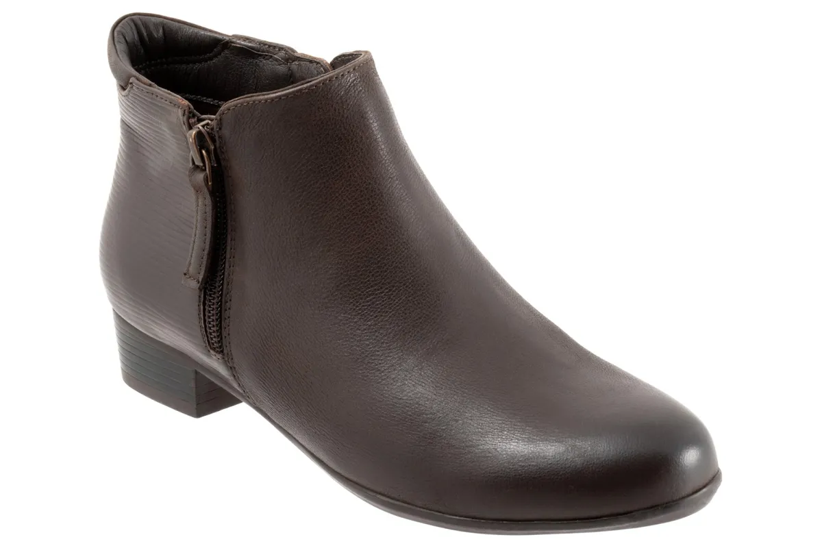 Trotters Major Embossed-Women Wide | Standard