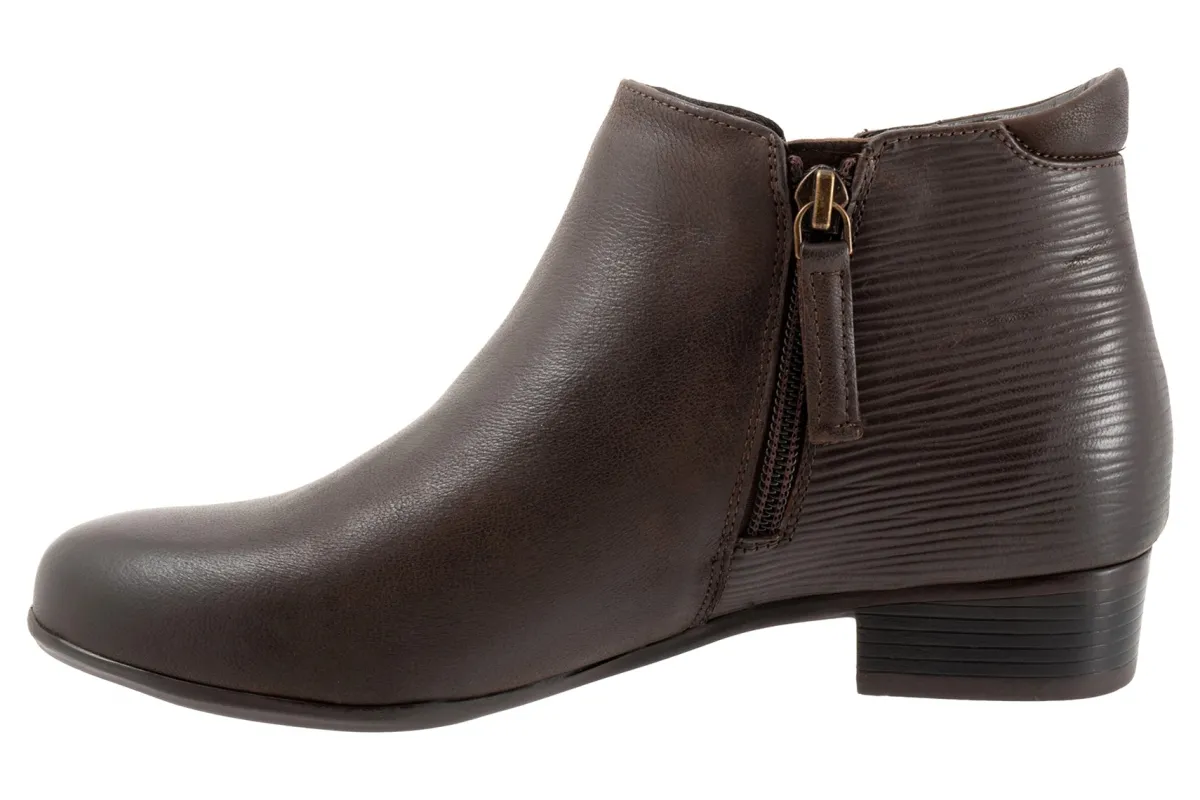 Trotters Major Embossed-Women Wide | Standard