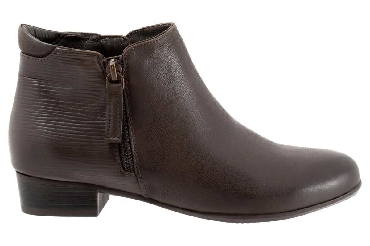 Trotters Major Embossed-Women Wide | Standard