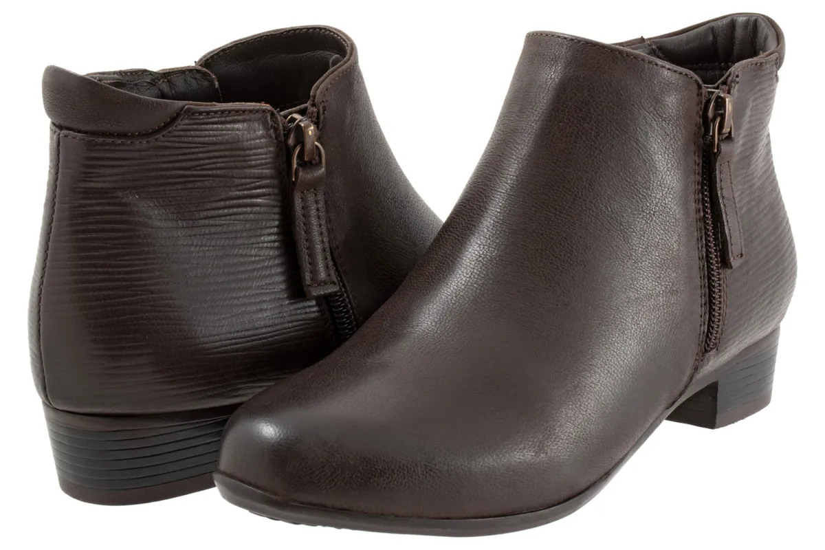 Trotters Major Embossed-Women Wide | Standard