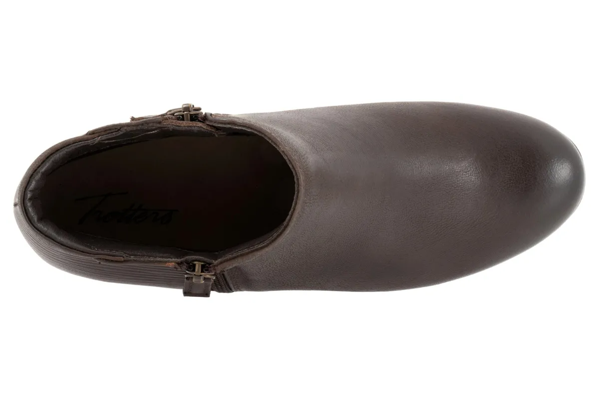 Trotters Major Embossed-Women Wide | Standard