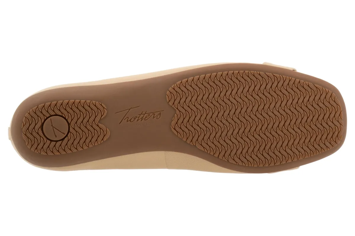 Trotters Sizzle Signature-Women Standard | Wide